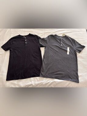 Goodfellow Men's Short Sleeve Henley Shirt Bundle of Two size Medium